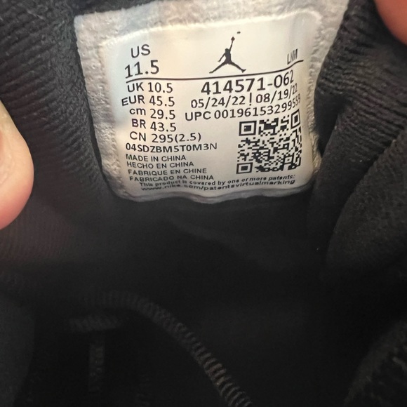 Athletic_Shoes